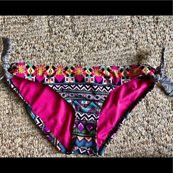 Beautiful bikini bottoms by Hurley size s/m - Picture 1 of 2